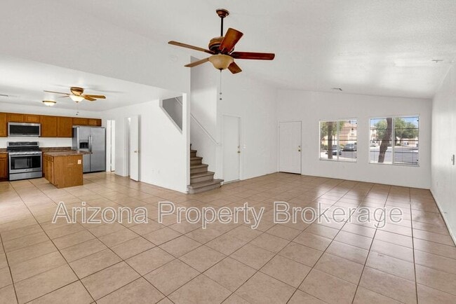 Foto del edificio - 1525 E Betsy Ln