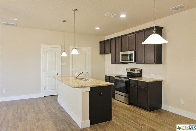 Building Photo - 746 Milestone Park
