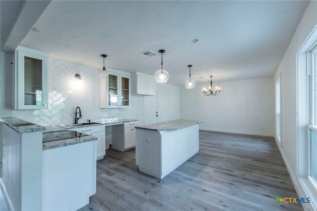 Foto del edificio - 4013 Valley View Dr