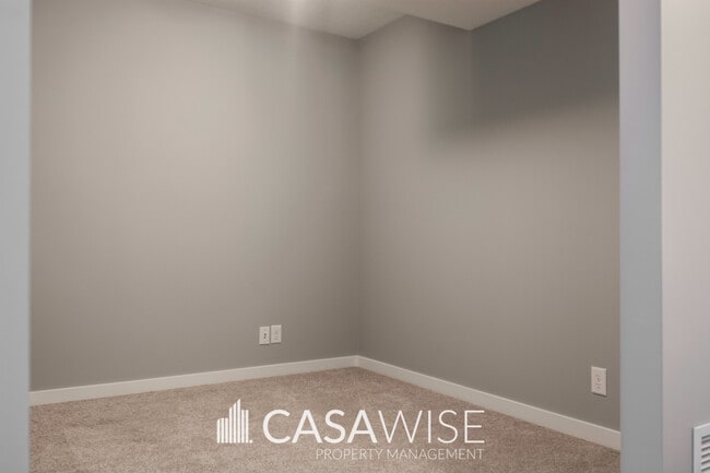 Building Photo - 9113-111 111 Ave NW