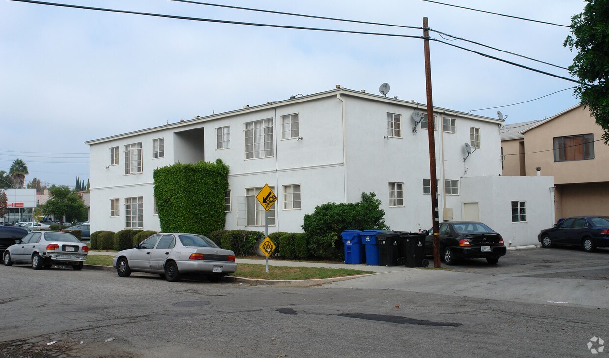Building Photo - 1800 Kelton Ave