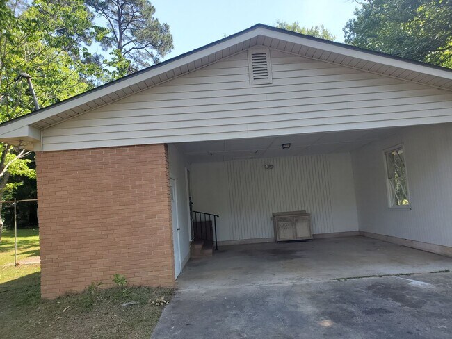 Foto del edificio - 218 Brookwood Dr