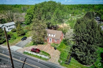 Building Photo - 760 VILLAGE