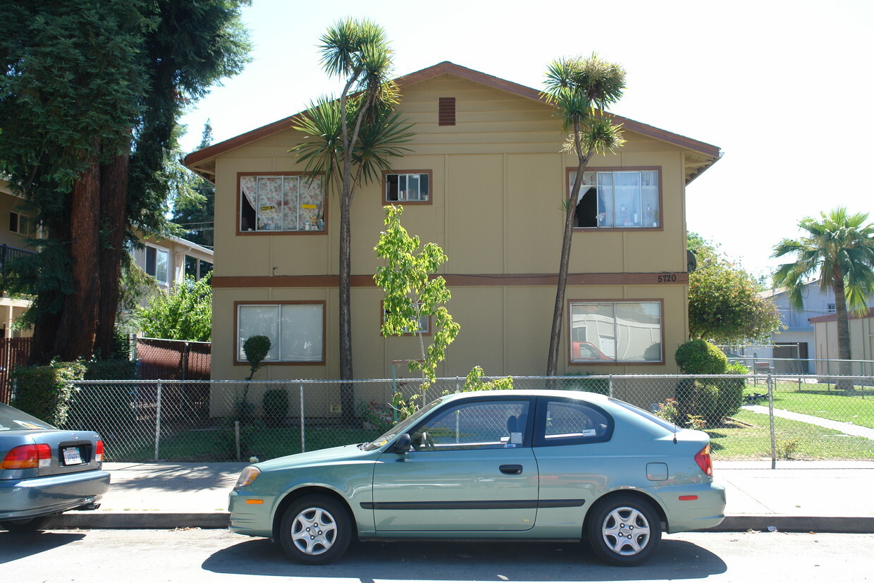 Building Photo - 5720 Tucson Dr