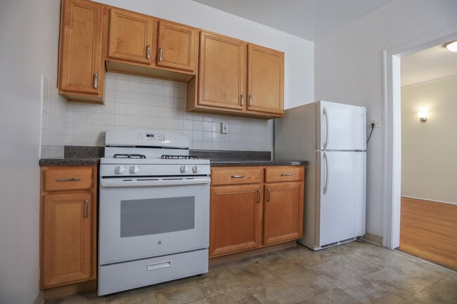 Building Photo - 1624 W Lunt Ave