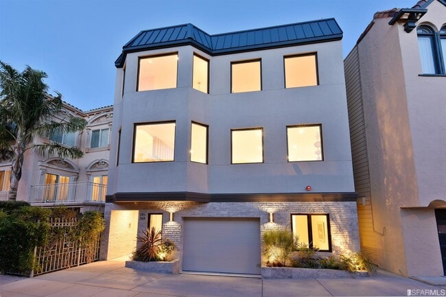 Building Photo - 268 Mallorca Way