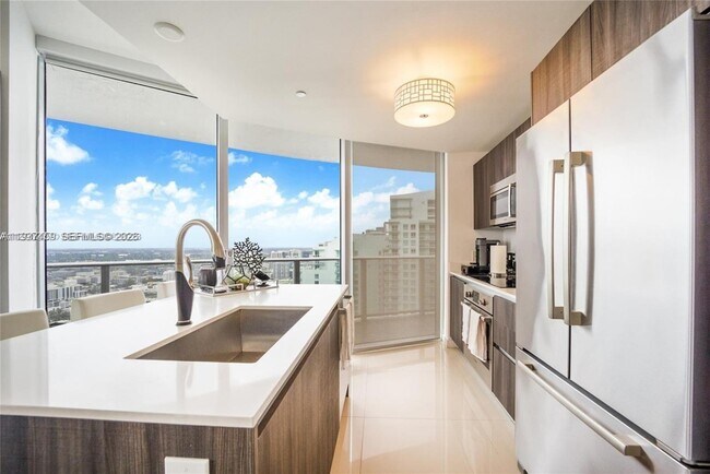 Foto del edificio - 488 NE 18th St