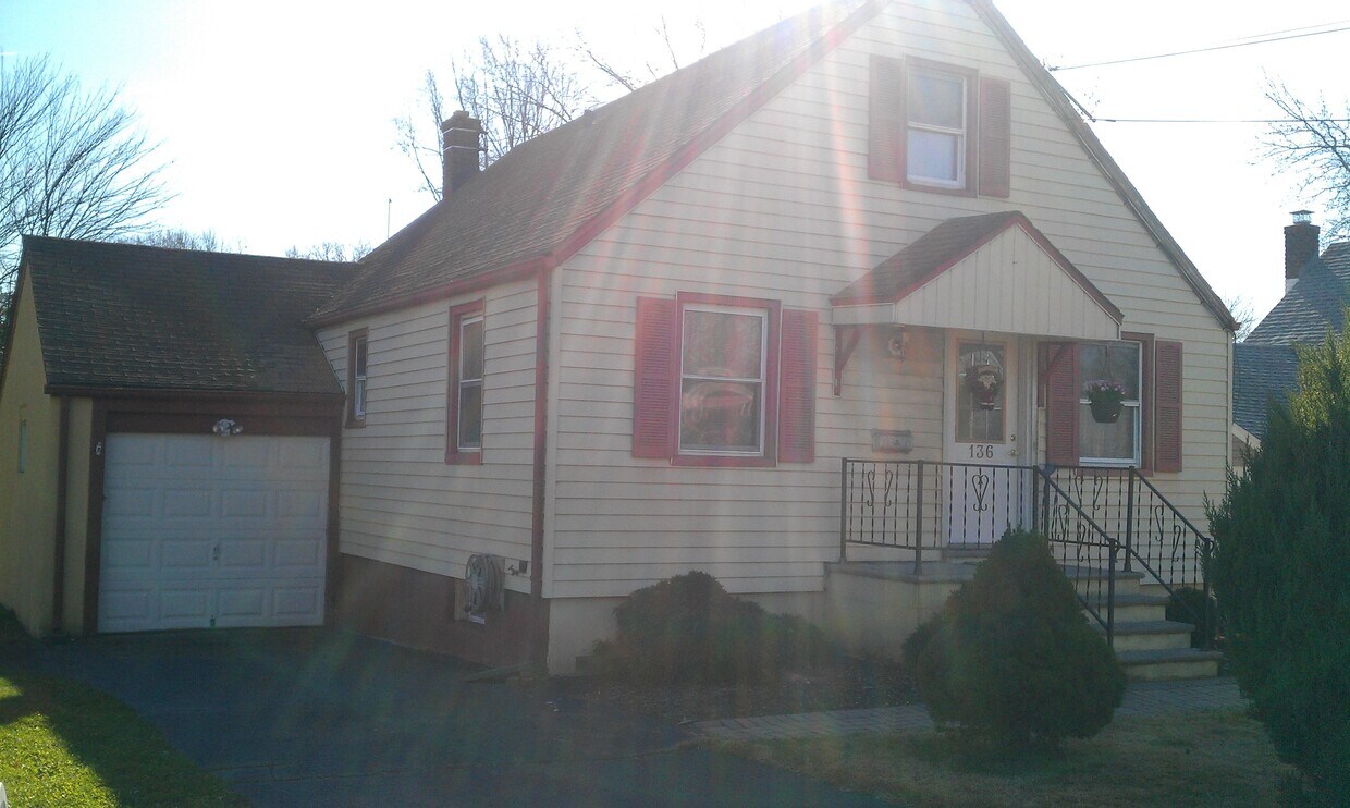 Primary Photo - 136 South Ave