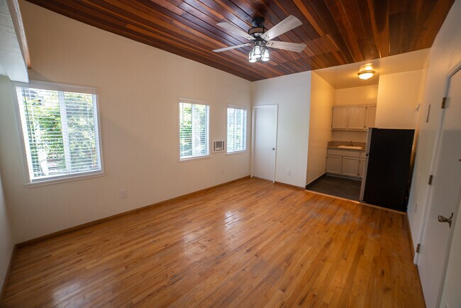 Foto del edificio - 16 Clubhouse Ave