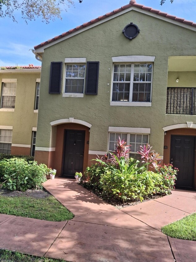 Foto principal - 10324 Fox Trail Rd S