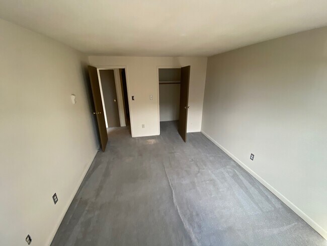 Building Photo - 74 Craigie St