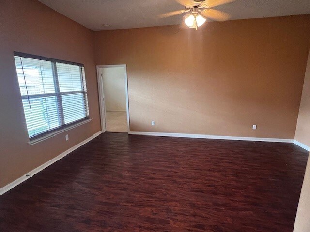 Foto del edificio - 4707 San Antonio River Dr