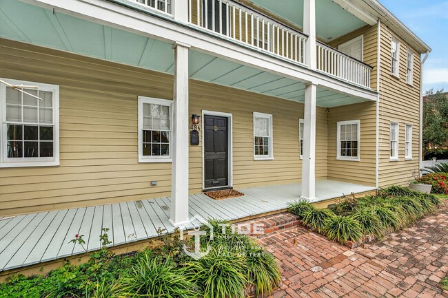 Building Photo - Walkable Downtown Living