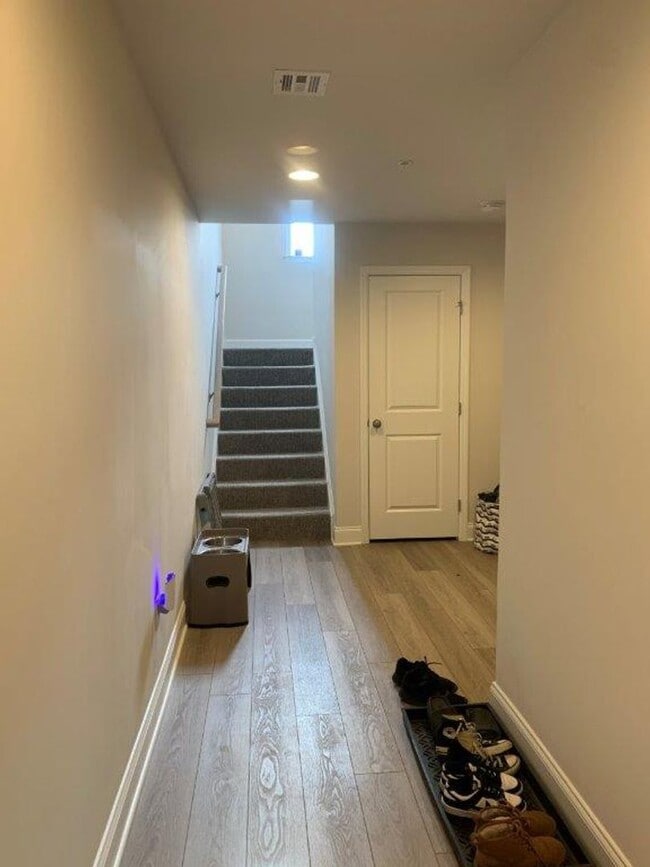 Building Photo - *Upcoming 3/21/25* Welcome to this 3-bedro...