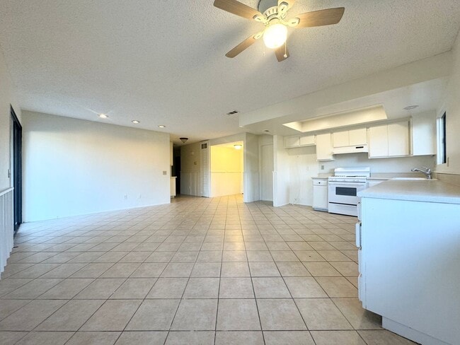Building Photo - AVAILABLE NOW!!! 3 Bedroom 2 Bathroom Home...