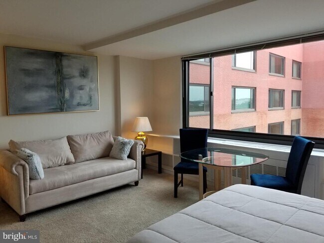 Foto del edificio - 1011 Arlington Blvd