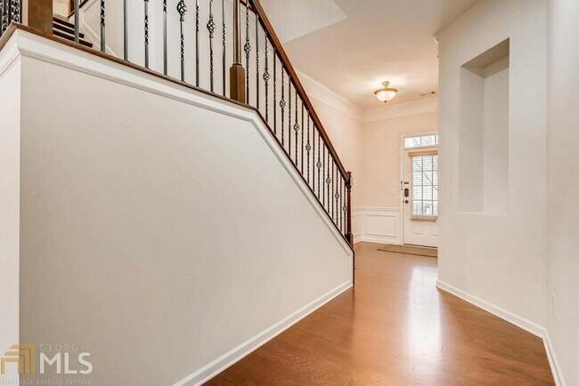 Building Photo - 2456 Norwood Dr SE