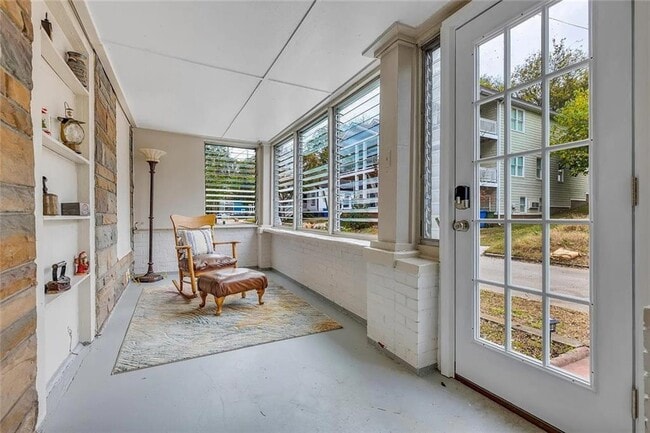 Building Photo - 72 Kenyon St SE