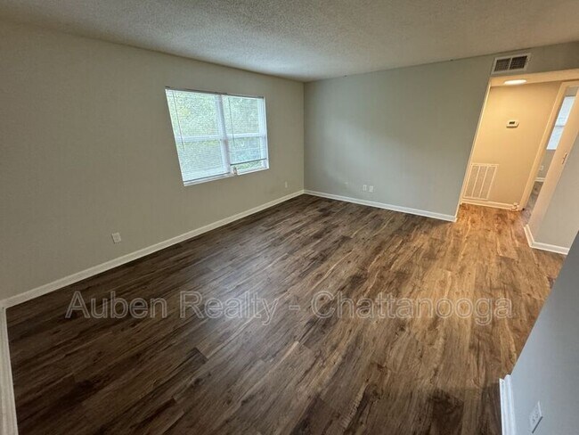 Building Photo - 207 Eveningside Dr