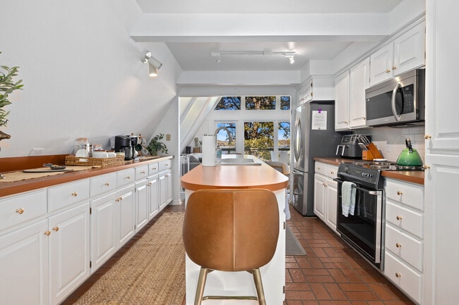 Building Photo - 11704 Dogwood Dr