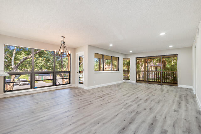Foto del edificio - 307 Brackenwood Cir