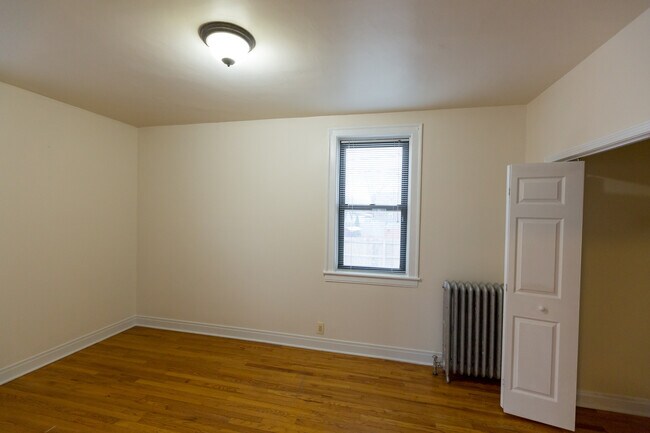 Building Photo - 2605 N Harding Ave