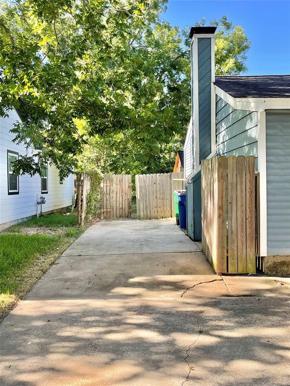 Building Photo - 731 Kyle