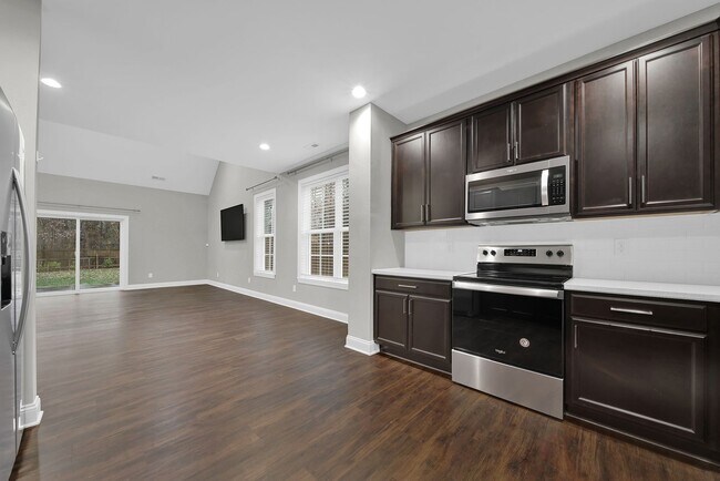 Building Photo - Modern Home In Matthews