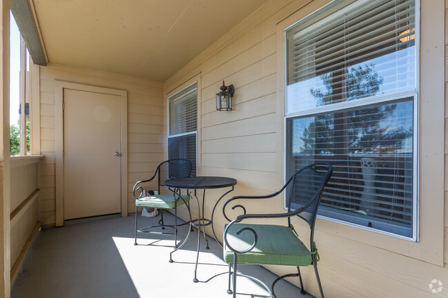 1BR, 1BA w/Den - 985 SF - Pines at Marston Lake