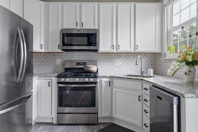 Foto del edificio - 5804 Summers Grove Rd