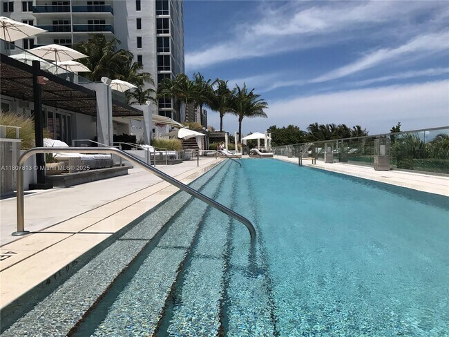Building Photo - 2301 Collins Ave