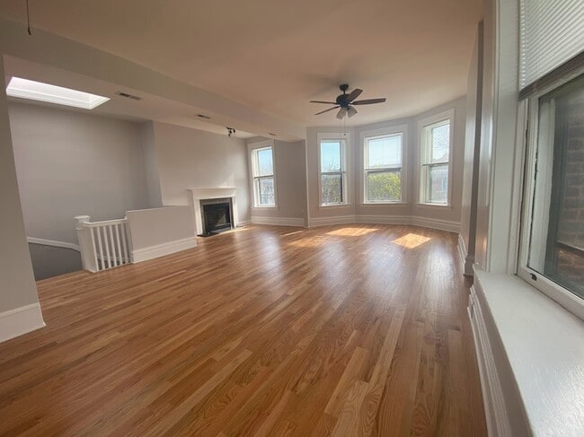 Building Photo - 4200 N Damen Ave