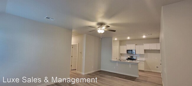Building Photo - 3 br, 2 bath House - 1318 E. Cavanaugh Ave