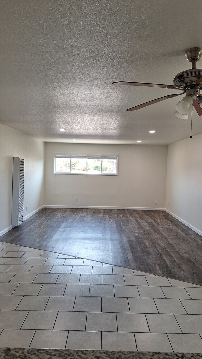 Foto del edificio - 13230 Cordary Ave