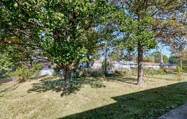 Foto del edificio - 1405 Willowbrook Dr