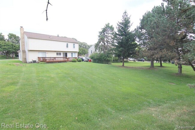 Foto del edificio - 5590 Greenbriar Dr