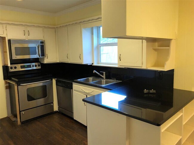 Foto del edificio - 2244 Shady Brook Dr