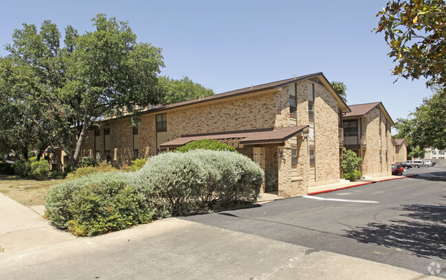 Building Photo - Cloisters West