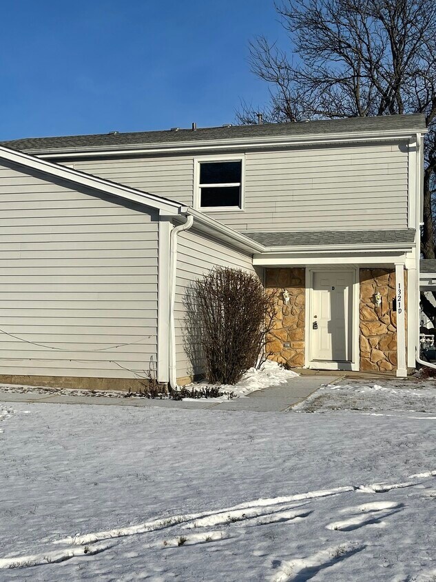 1321 N Glen Cir, Aurora, IL 60506 House Rental in Aurora, IL