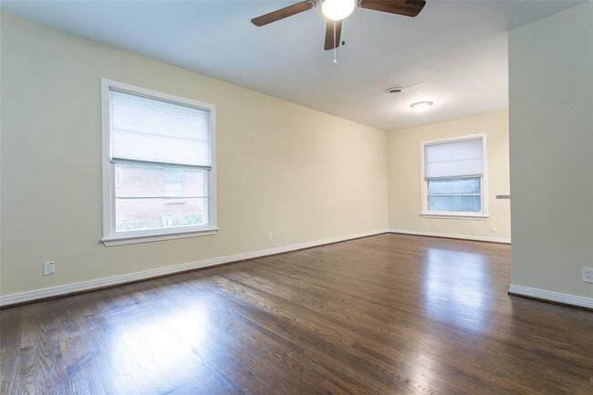 Building Photo - 2803 Costa Mesa Dr
