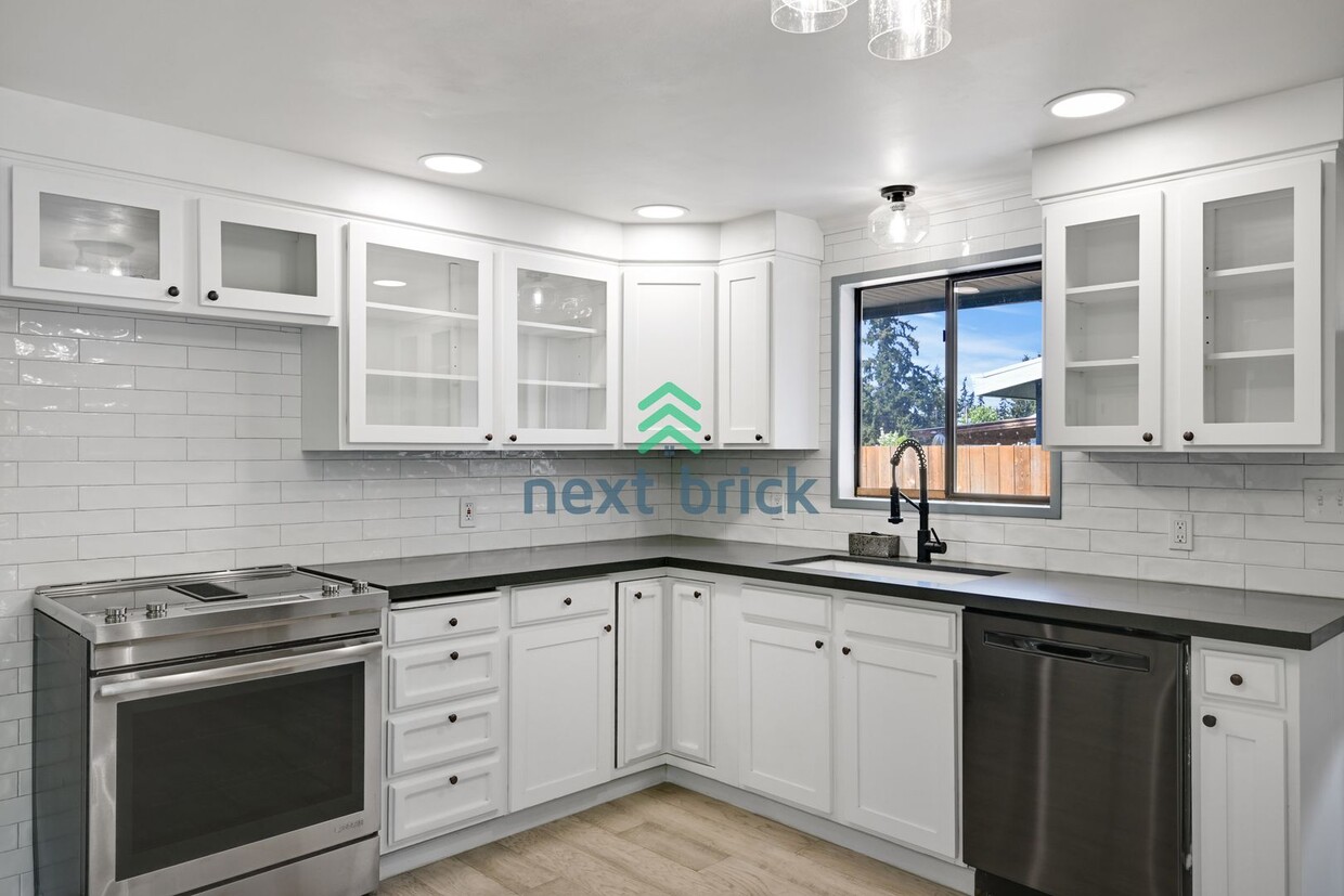 Foto principal - Charming 3-Bed, 2-Bath Remodeled Home in P...