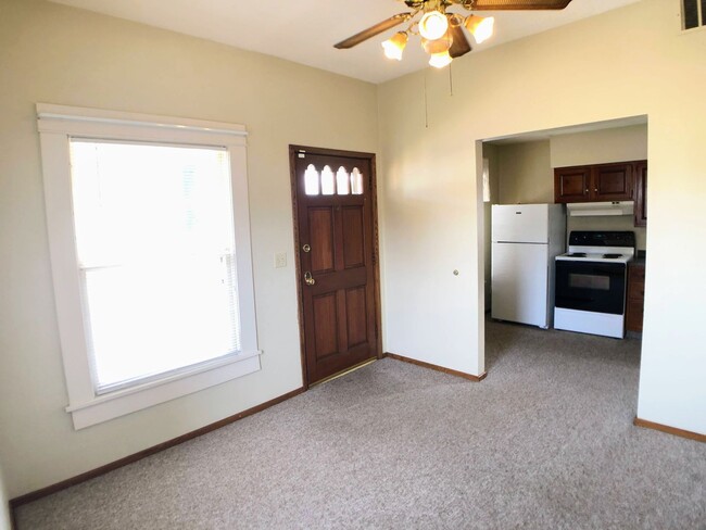Building Photo - One bedroom house