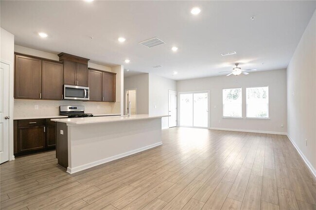 Foto del edificio - 1512 Purple Coneflower Ave SE