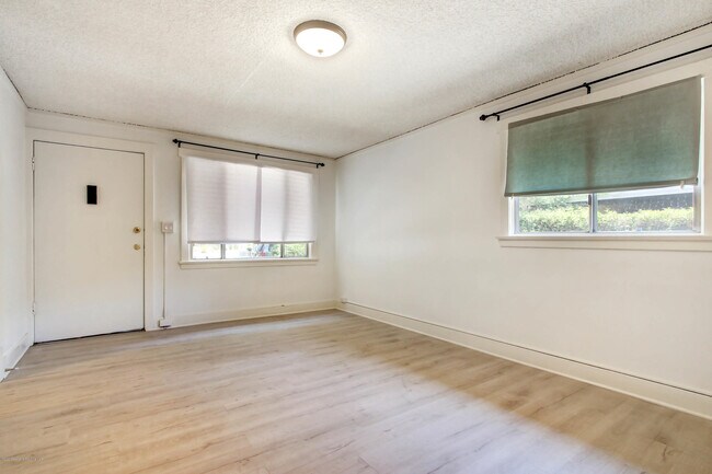 Building Photo - 544 Westgate St