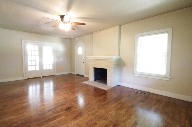 Building Photo - 2201 S N St