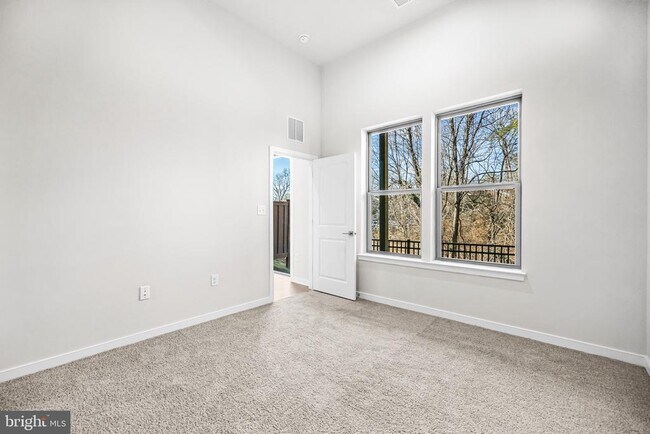 Foto del edificio - 6236 Folly Ln