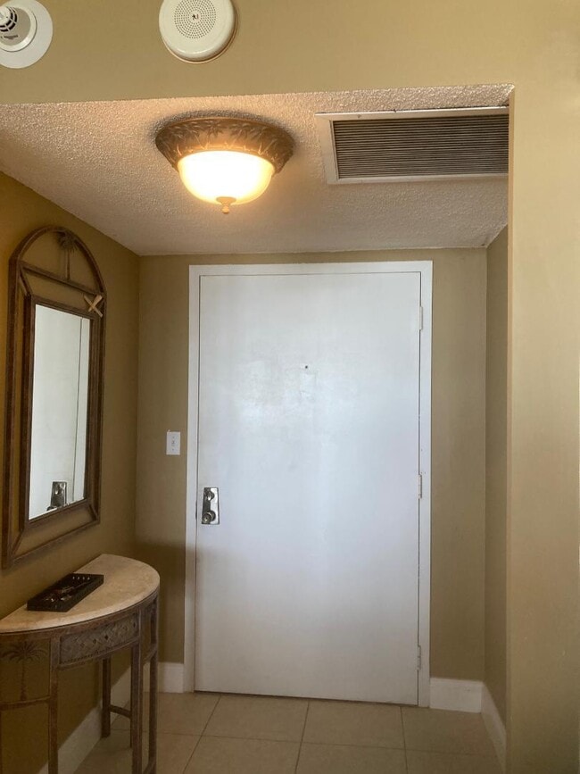 Building Photo - 2100 S Ocean Ln