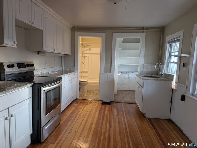 Building Photo - 153 Main St