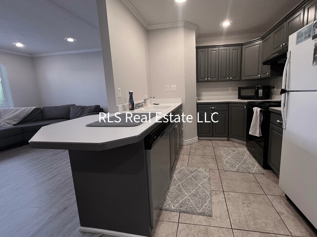 Foto del edificio - 1541 N Riverside Ave