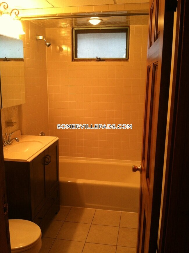 Foto del edificio - 62 Powder House Blvd